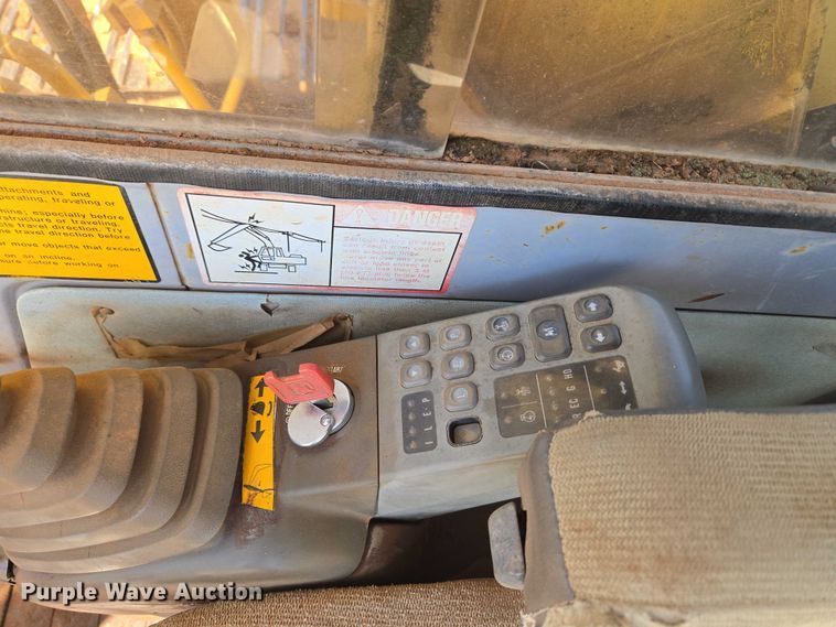 image for item EU3796 1994 John Deere 690E LC excavator