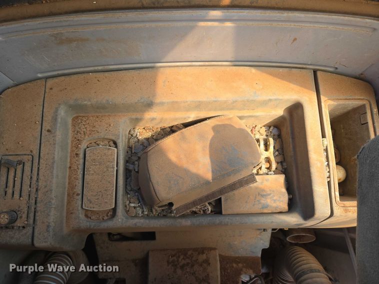 image for item EU3796 1994 John Deere 690E LC excavator