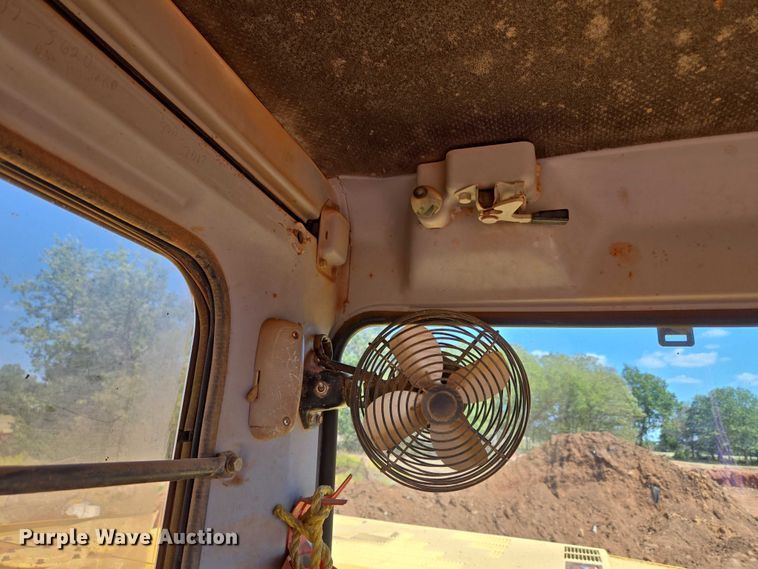 image for item EU3796 1994 John Deere 690E LC excavator