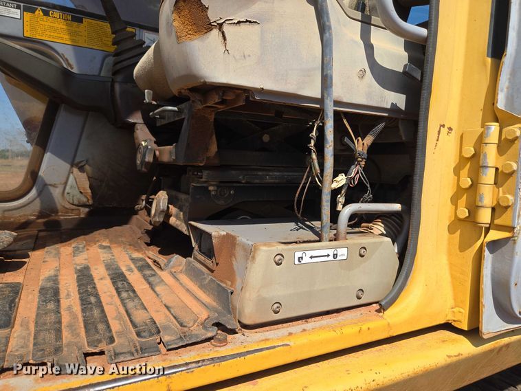 image for item EU3796 1994 John Deere 690E LC excavator