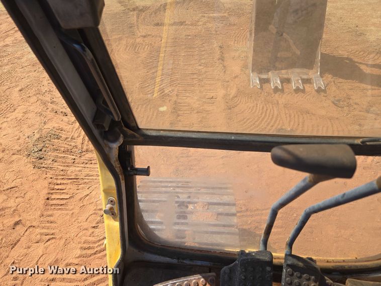 image for item EU3796 1994 John Deere 690E LC excavator