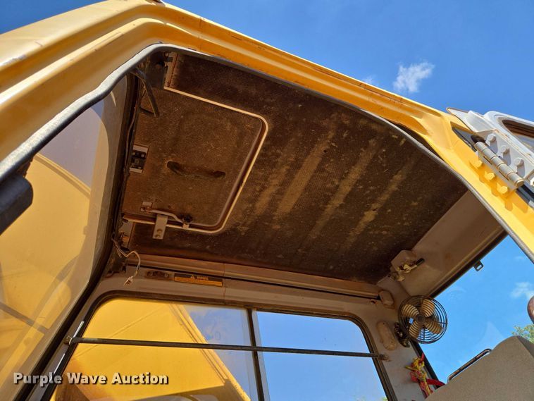 image for item EU3796 1994 John Deere 690E LC excavator