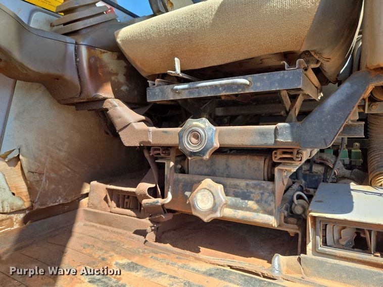 image for item EU3796 1994 John Deere 690E LC excavator