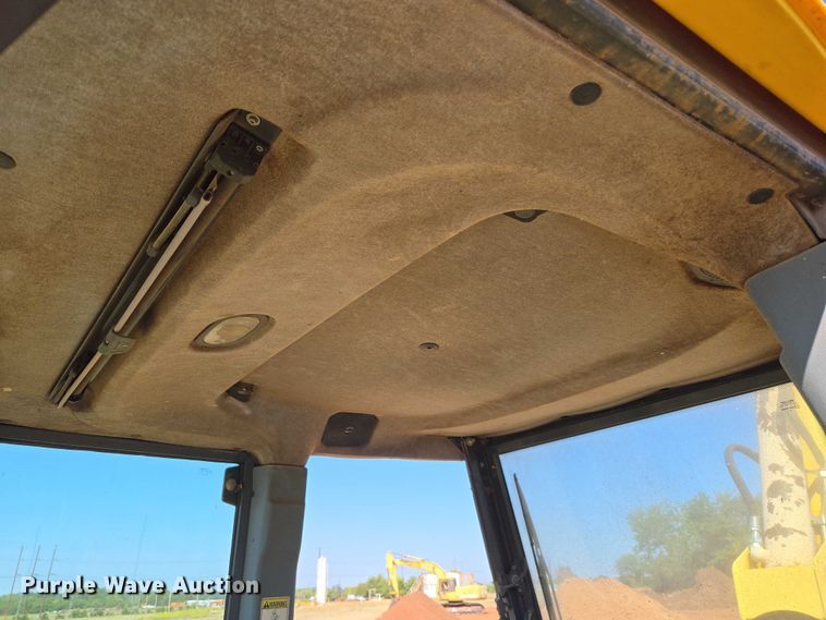 image for item EU3797 2005 New Holland LB75B backhoe