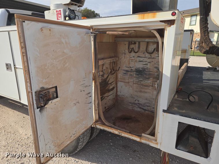 image for item EU3829 2017 Ford F550 SuperCab bucket truck