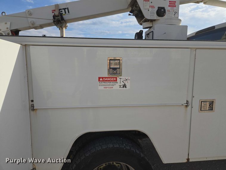 image for item EU3829 2017 Ford F550 SuperCab bucket truck