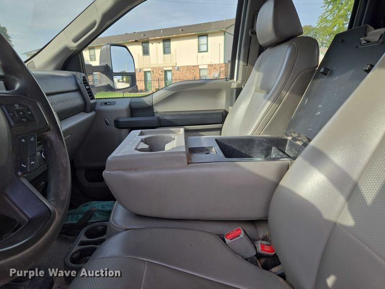 image for item EU3829 2017 Ford F550 SuperCab bucket truck