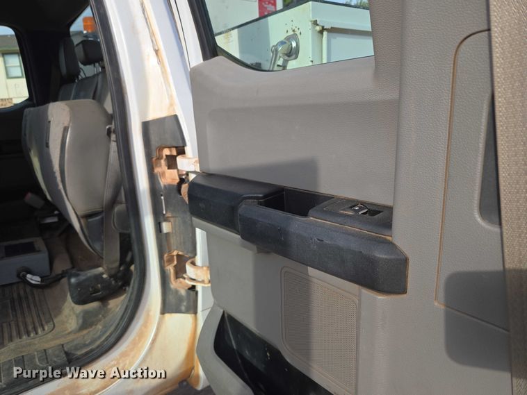 image for item EU3829 2017 Ford F550 SuperCab bucket truck