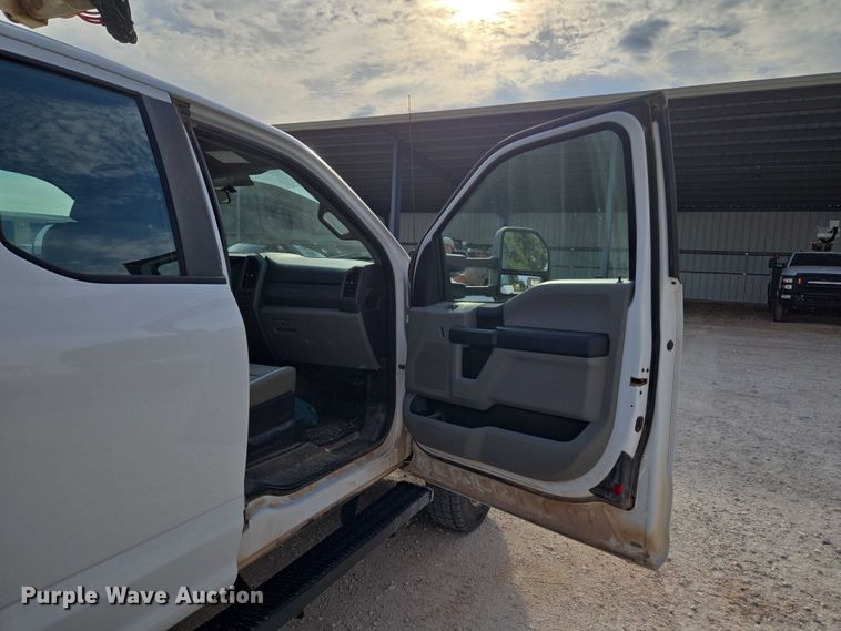 image for item EU3829 2017 Ford F550 SuperCab bucket truck