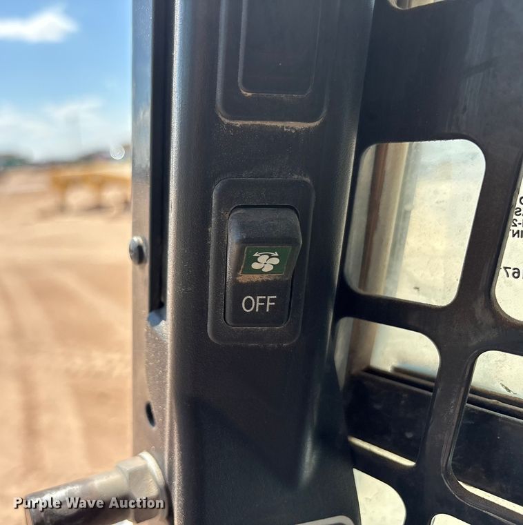 image for item EU4633 2019 Bobcat T870 tracked skid steer loader