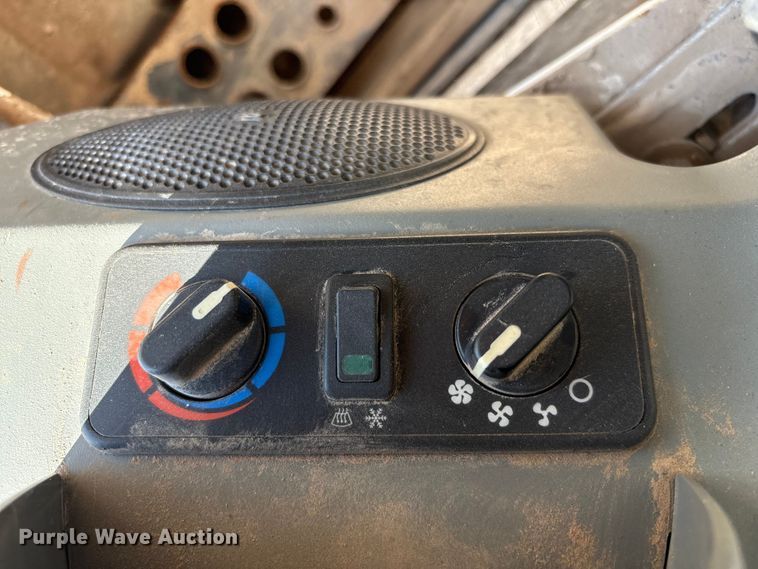 image for item EU4633 2019 Bobcat T870 tracked skid steer loader