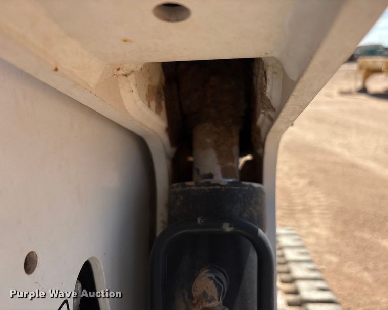 image for item EU4634 2016 Bobcat T650 tracked skid steer loader