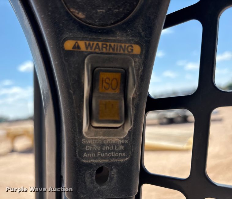 image for item EU4634 2016 Bobcat T650 tracked skid steer loader