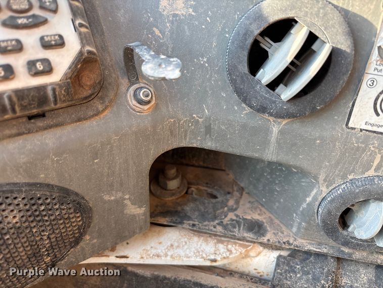 image for item EU4636 2019 Bobcat T870 tracked skid steer loader