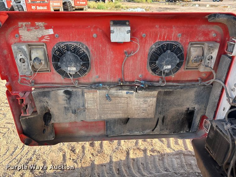 image for item EU4637 2019 Bobcat T870 tracked skid steer loader