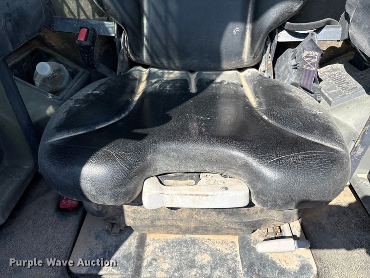 image for item EU4641 2018 Bobcat T650 tracked skid steer loader