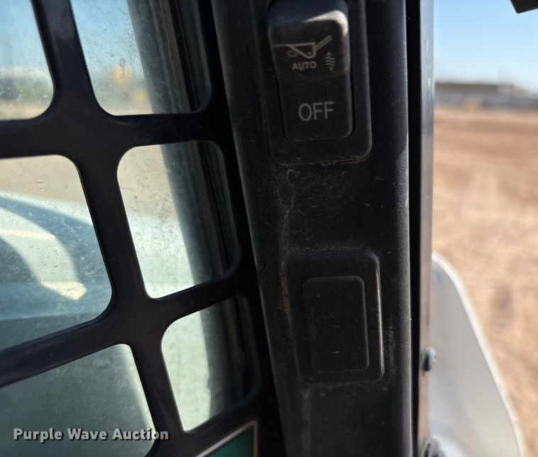 image for item EU4641 2018 Bobcat T650 tracked skid steer loader