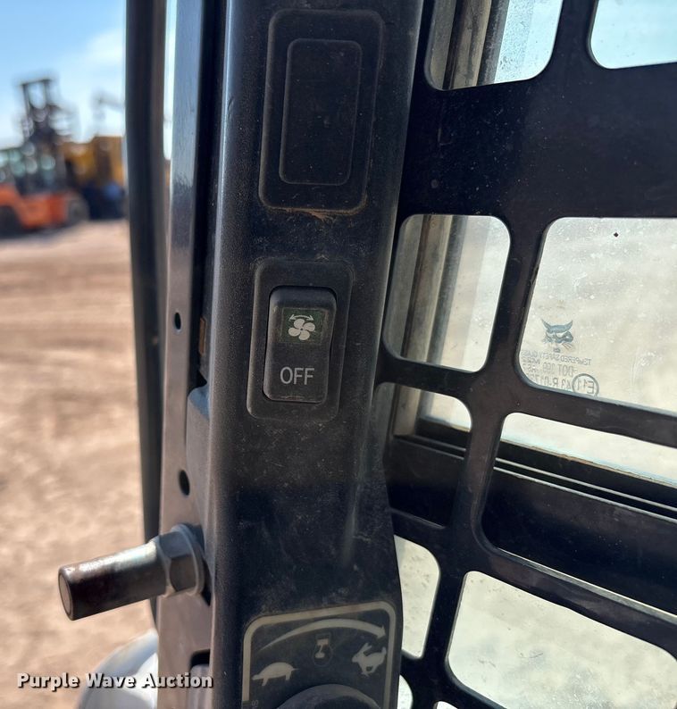 image for item EU4641 2018 Bobcat T650 tracked skid steer loader