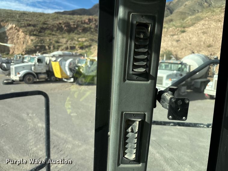 image for item EU4643 2001 Caterpillar 980G wheel loader