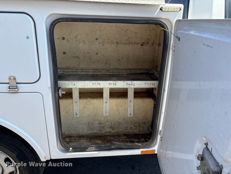 image for item EU4651 2011 Ford F150 utility bed pickup truck