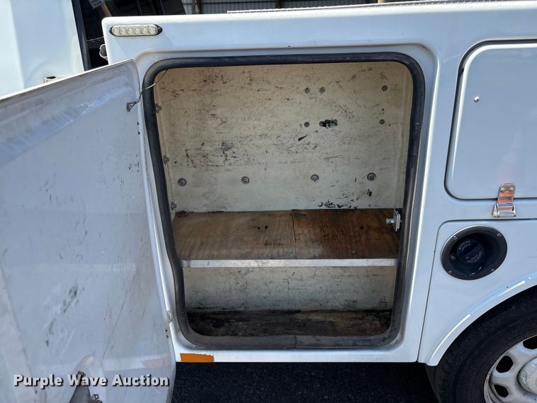 image for item EU4651 2011 Ford F150 utility bed pickup truck