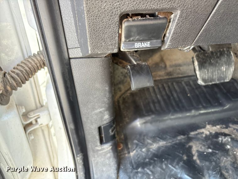 image for item EU4651 2011 Ford F150 utility bed pickup truck