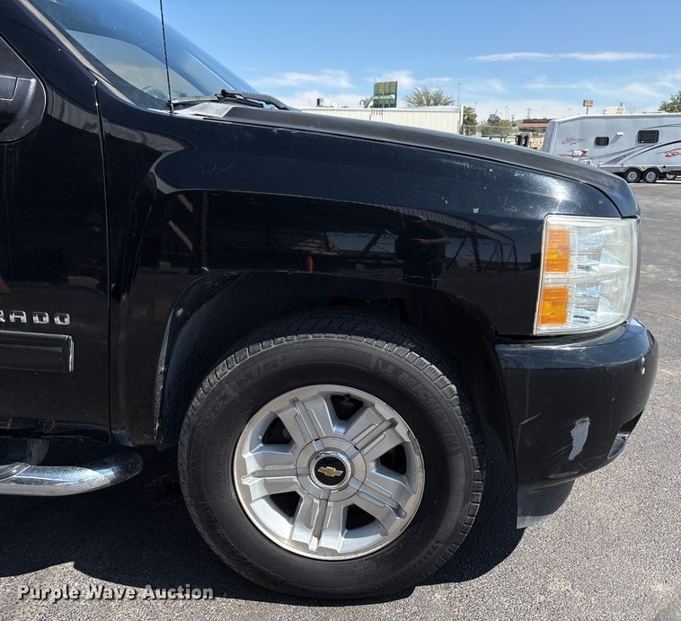 image for item EU4653 2011 Chevrolet Silverado 1500 Crew Cab pickup truck