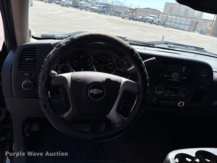 image for item EU4653 2011 Chevrolet Silverado 1500 Crew Cab pickup truck