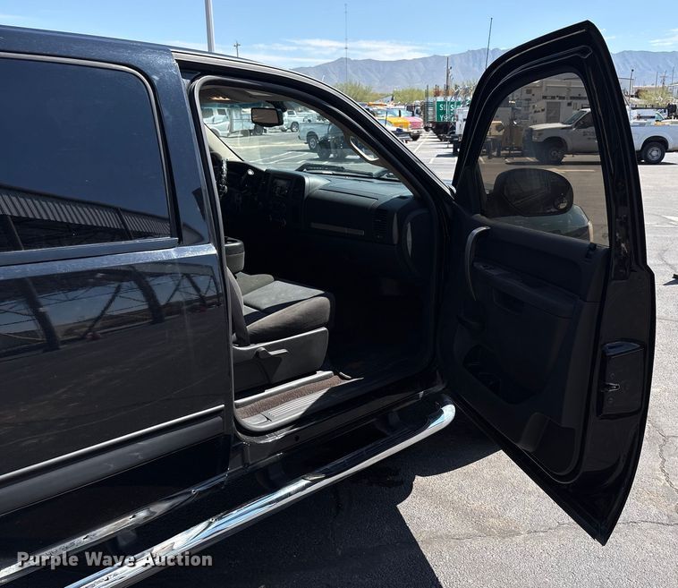 image for item EU4653 2011 Chevrolet Silverado 1500 Crew Cab pickup truck