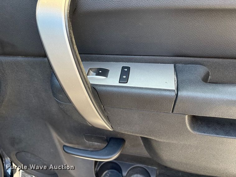 image for item EU4653 2011 Chevrolet Silverado 1500 Crew Cab pickup truck