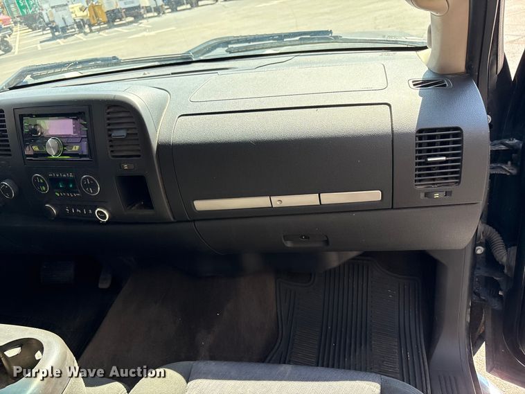 image for item EU4653 2011 Chevrolet Silverado 1500 Crew Cab pickup truck