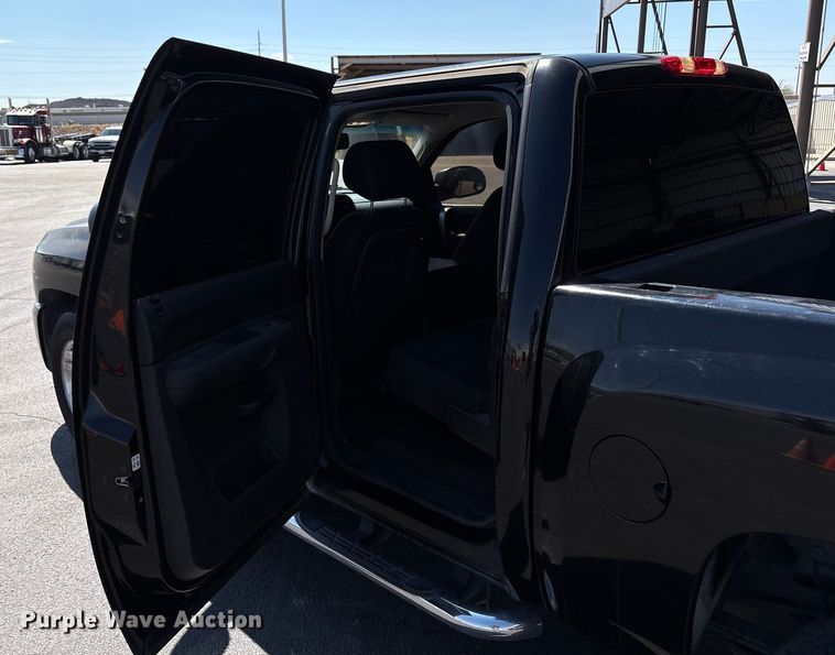 image for item EU4653 2011 Chevrolet Silverado 1500 Crew Cab pickup truck