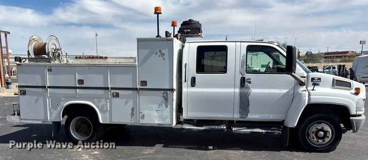 image for item EU4654 2006 Chevrolet C5500 utility / service truck