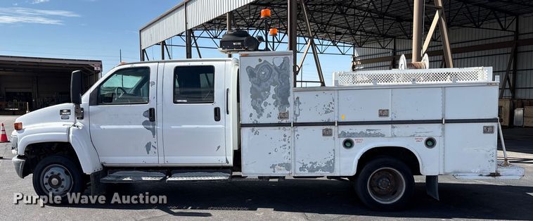 image for item EU4654 2006 Chevrolet C5500 utility / service truck
