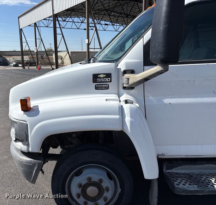 image for item EU4654 2006 Chevrolet C5500 utility / service truck