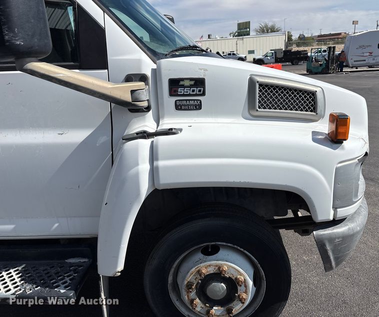image for item EU4654 2006 Chevrolet C5500 utility / service truck