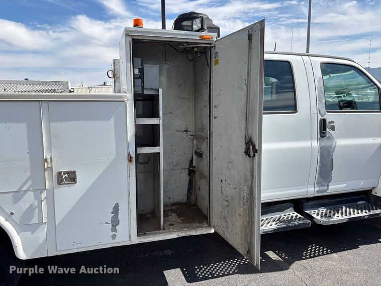 image for item EU4654 2006 Chevrolet C5500 utility / service truck