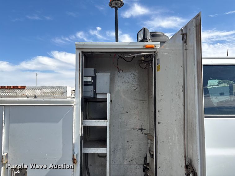 image for item EU4654 2006 Chevrolet C5500 utility / service truck