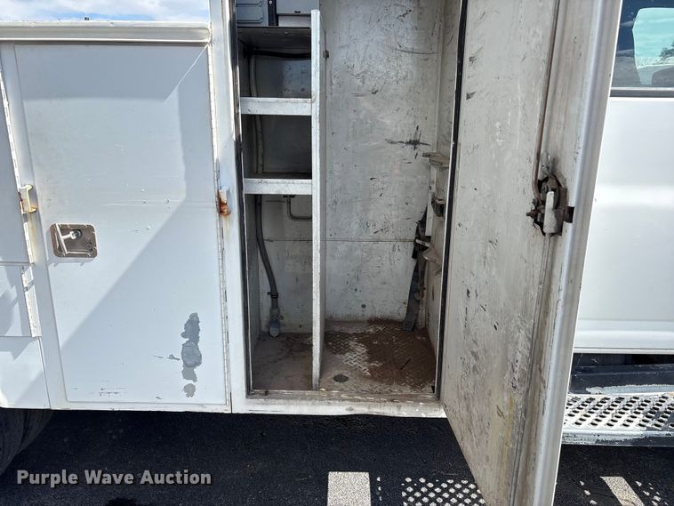 image for item EU4654 2006 Chevrolet C5500 utility / service truck