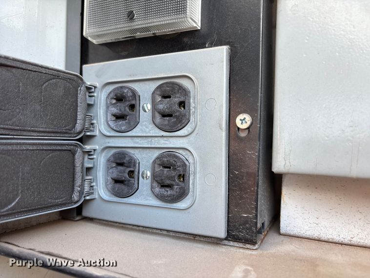 image for item EU4654 2006 Chevrolet C5500 utility / service truck