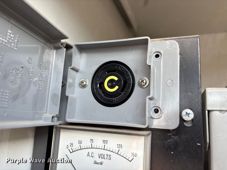 image for item EU4654 2006 Chevrolet C5500 utility / service truck