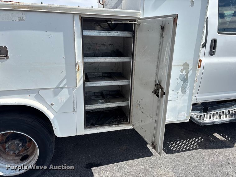 image for item EU4654 2006 Chevrolet C5500 utility / service truck