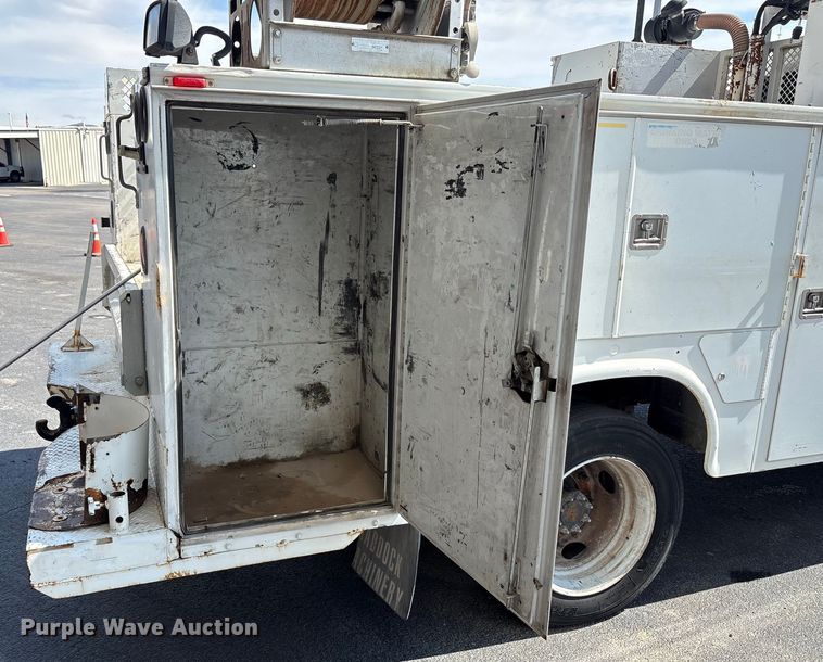 image for item EU4654 2006 Chevrolet C5500 utility / service truck