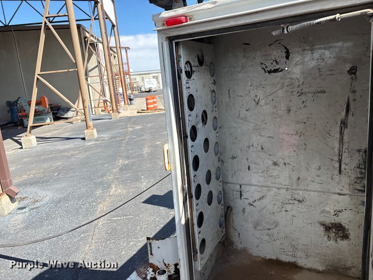 image for item EU4654 2006 Chevrolet C5500 utility / service truck