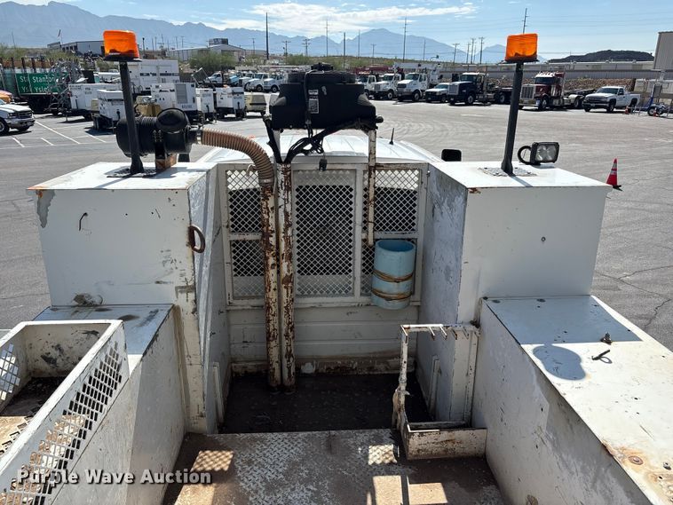 image for item EU4654 2006 Chevrolet C5500 utility / service truck