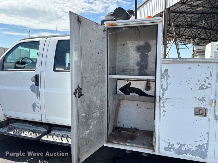 image for item EU4654 2006 Chevrolet C5500 utility / service truck