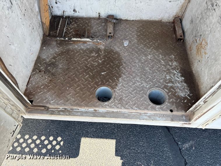 image for item EU4654 2006 Chevrolet C5500 utility / service truck