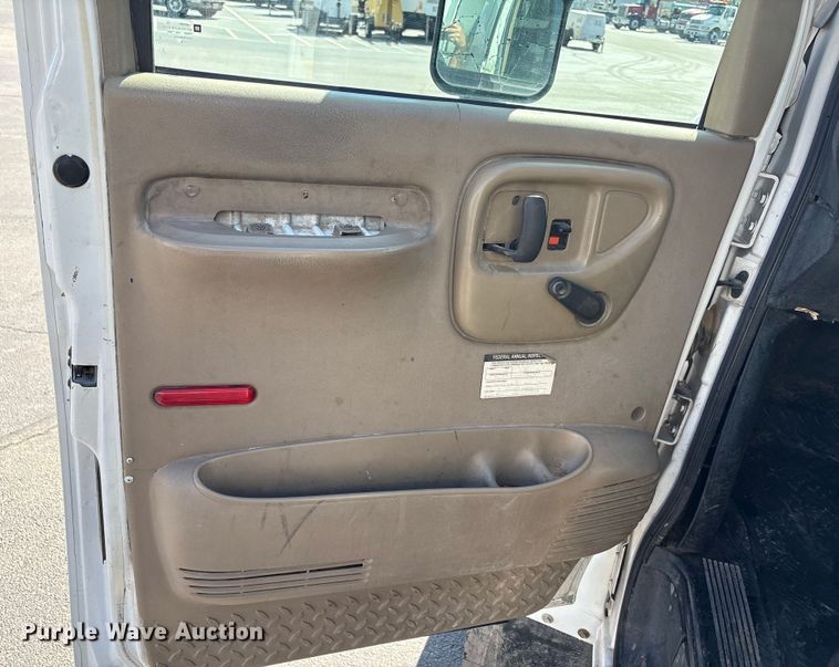 image for item EU4654 2006 Chevrolet C5500 utility / service truck