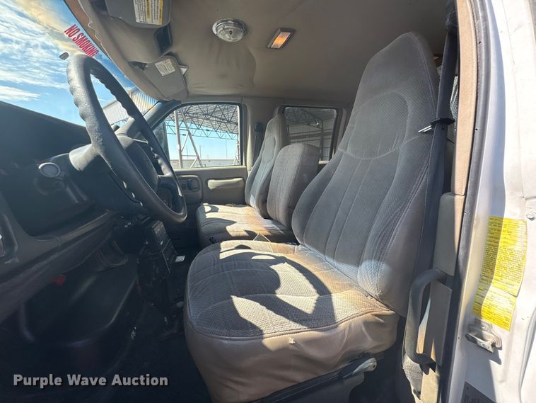 image for item EU4654 2006 Chevrolet C5500 utility / service truck