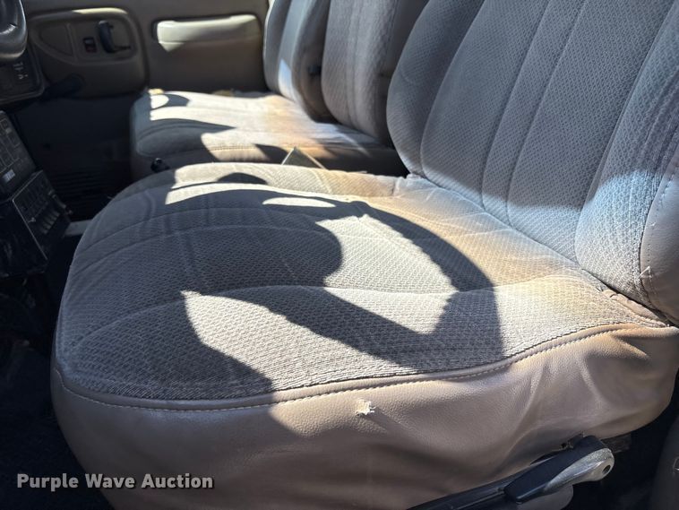 image for item EU4654 2006 Chevrolet C5500 utility / service truck